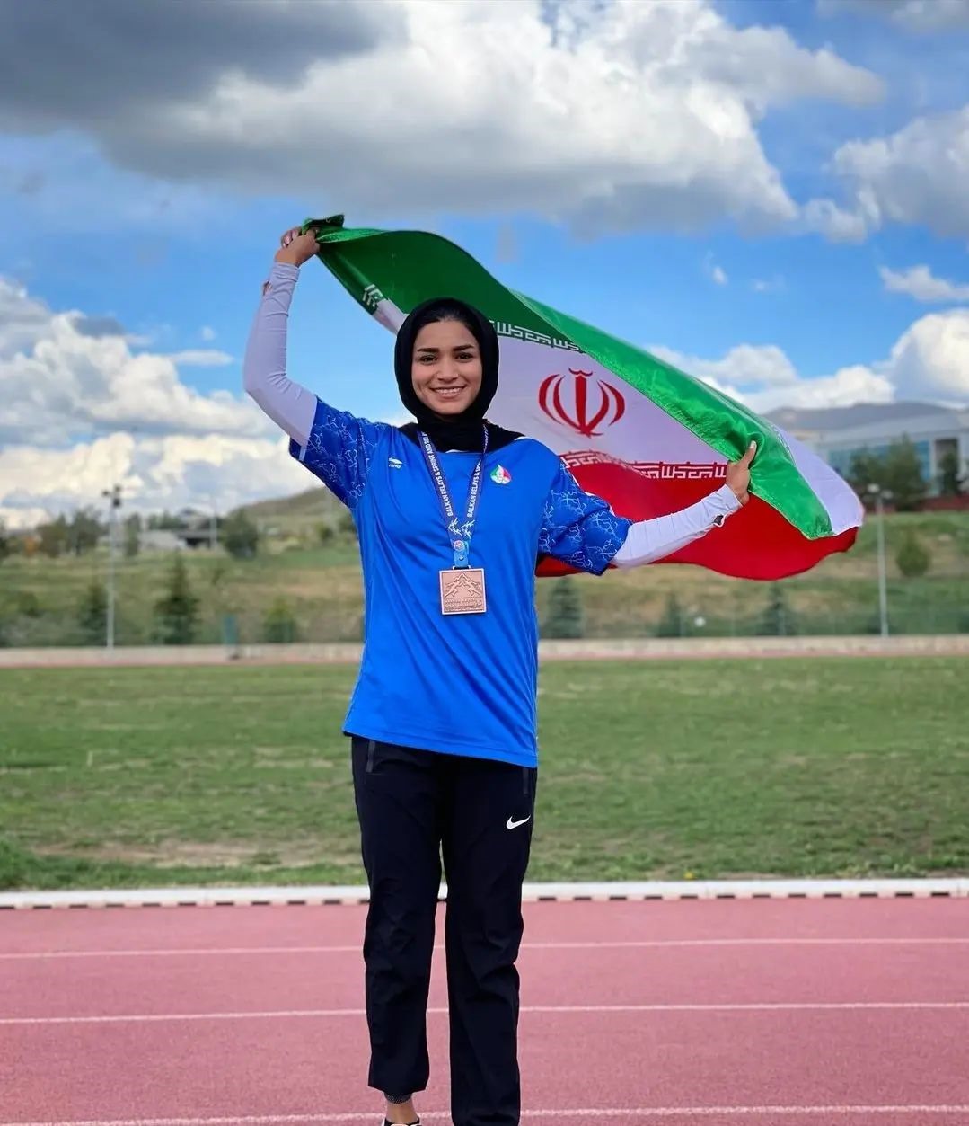 قهرمانی و ثبت رکورد جدید دو صدمتر توسط دختر ایرانی
