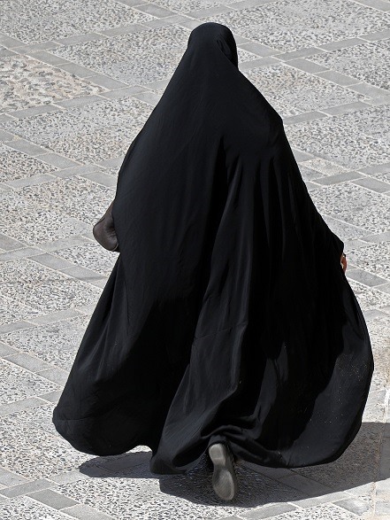 خانه نشینی به خاطر حجاب